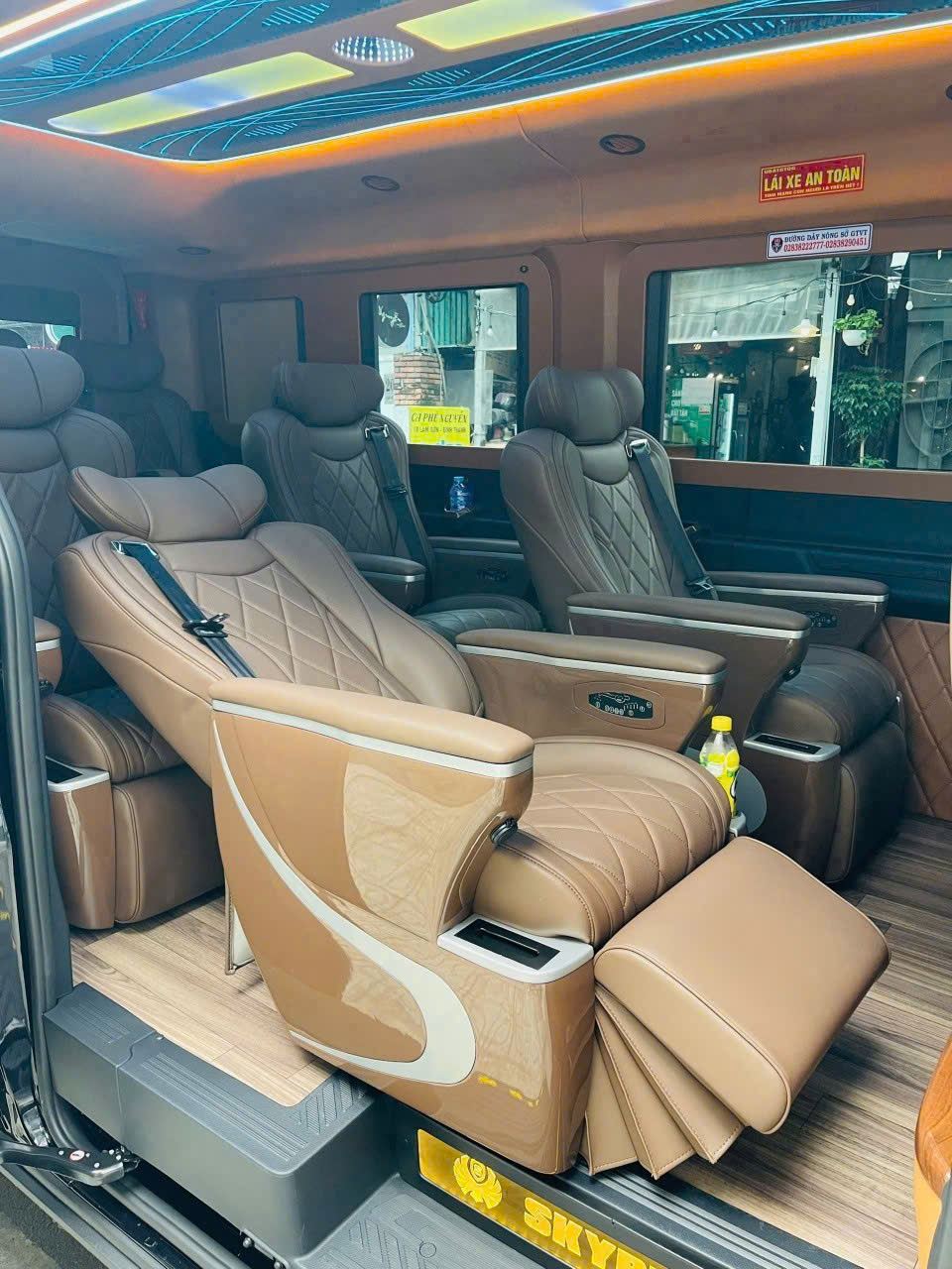 thuê xe limousine uy tín TPHCM